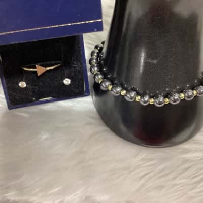  Womens Beaded Bracelet / Earrings / Ring Black  / Gold / Other 