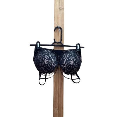 Victorias Secret Womens  Size 32DDD Bra Black  / Cream 