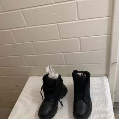 5.11 tactical Mens  Size 4 Boots Black  