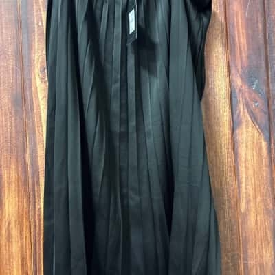 Pink Dusk   Size 24 Black  pleated skirt new