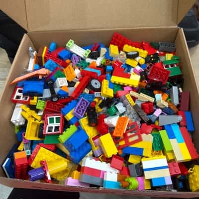 Bundle of 2 Kilo Of Lego 