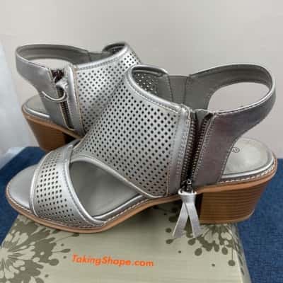 Taking Shape Womens  Size 41 Sandals Silver 
