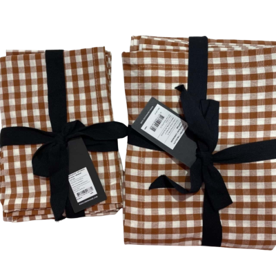 Linenhouse Springsteen Tablecloth 150x275cm & 4 Pack Napkin set 45x45cm - Brand New WIth Tags!