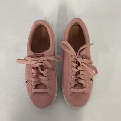 Puma Womens  Platform Floral Size 5.5 Sneakers  Pink Blue Used as New 