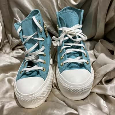Converse All stars Womens  Size 7 Sneakers Blue 