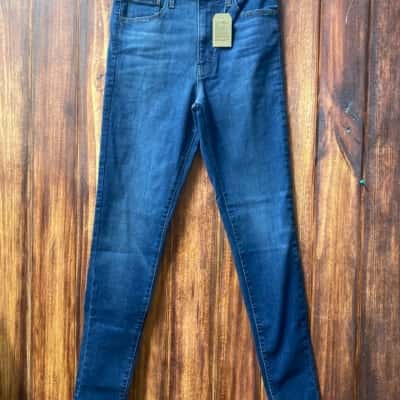 Levis  Size 29 Skinny Jeans  new 