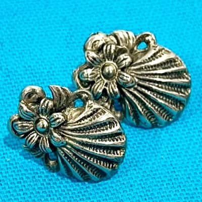 Gorgeous Vintage Silver Flower Screw on Earrings