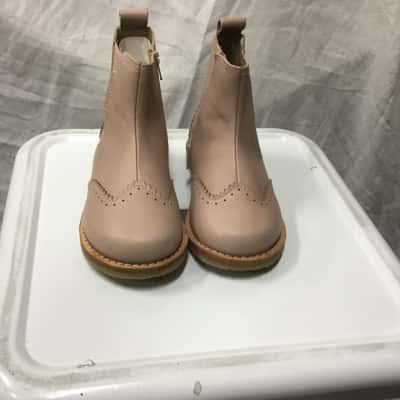 PRETTY BRAVE CLASSIC WINDSOR KIDS SIZE 26 BOOT BLUSH
