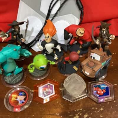 Disney Infinity Figures, crystal and Portal