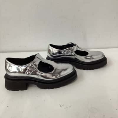 Dazie Womens  Size 5 Silver shoes