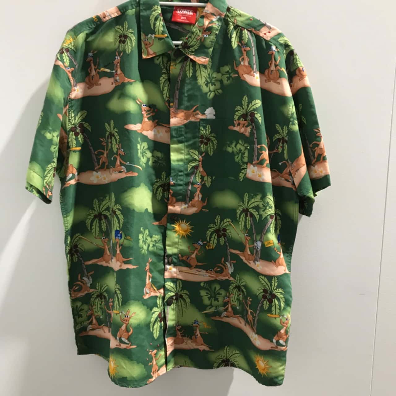 Lowes -Aussie Mens Size XXL Short Sleeves shirt. (Kangaroos playing ...