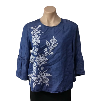 D.moda Womens Size XL  Blue / White Embroidered Details Short Sleeve Top