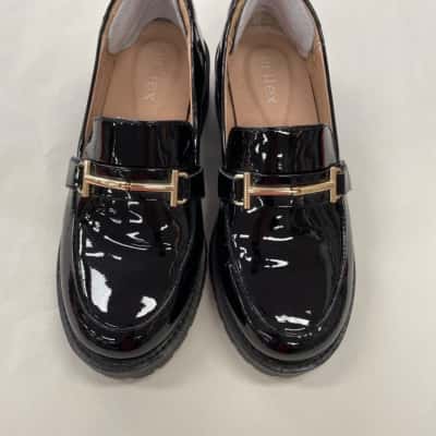 Airflex Women’s Size 8 Thick Tread Leather Loafers Black with Front Gold Buckle Detail 
