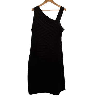 Teaberry Size 16 Black Dress