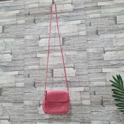  Womens Cross Body Bag Black  / Gold / Pink  / White 