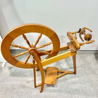 ASHFORD SPINNING WHEEL -Natural Wood Yard Spinner 21 inch wheellcomplete with Spools, Brushes & Accessories 
