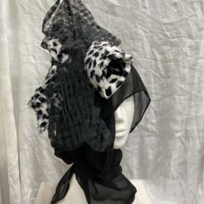 WOMENS BLACK WHITE POLKA DOT FASCINATOR FEATHER HEAD ACCESSORY FORMAL WEDDING CARNIVAL