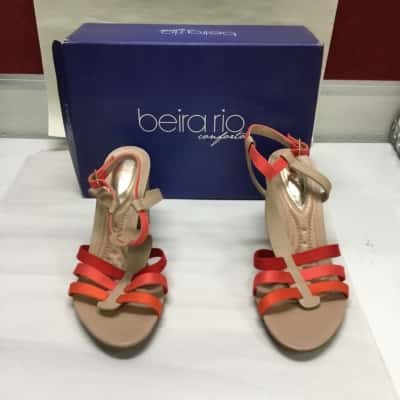 Beira Rio Size US 9 Beige Leather Sandals - BNWT - Made In Brazil