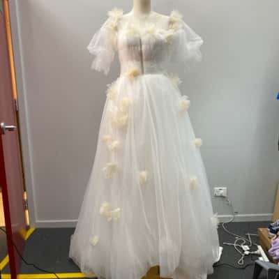  Womens  Size 8 -10 Wedding Dress White 