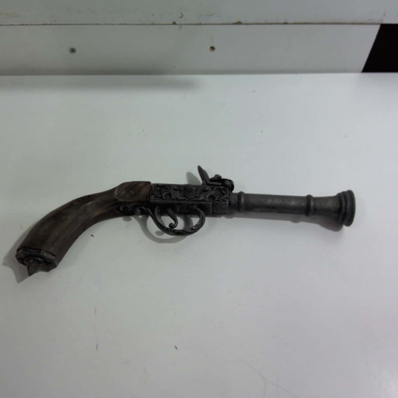 Decorative Handgun Ornament 1(s)