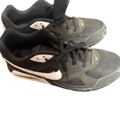 Nike Men's  Size 12.5 Sneakers Black  / White 