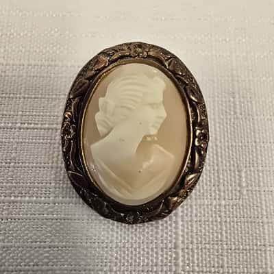  Women's Vintage Cameo Brooch / Pendant 