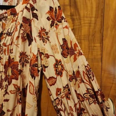  Esmaee  Perla Blouse   Size XS  (Floral)
