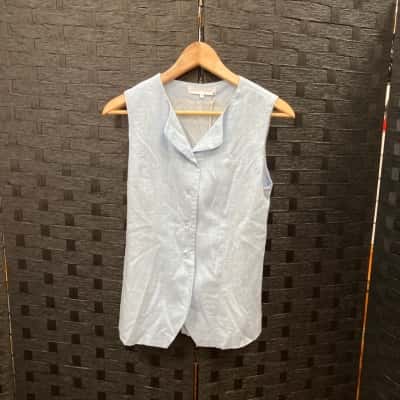 White Closet Womens  Size 8 Button Up Top Blue 