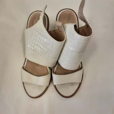 Sol Sana Size 40 Womens Leather Shoes Featuring Croc-embossed Pattern Paired with Tan Leather Linging 