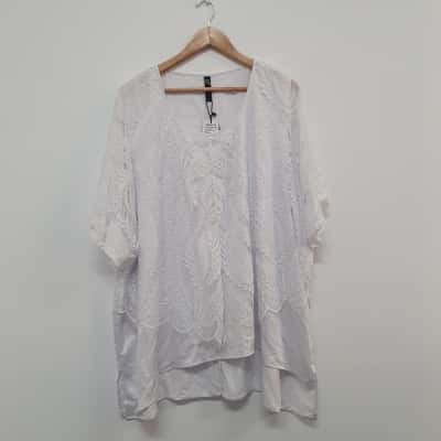 Taking Shape Women's Size 24 White Love In Paris Top - New With Tags