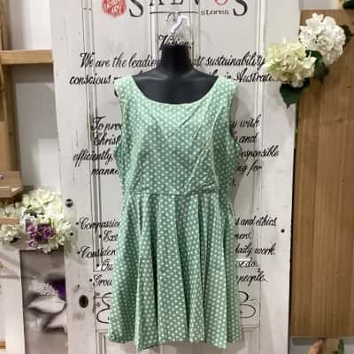 Princess Highway Brand! SLEEVELESS POLKA DOT MIDI DRESS! Womens  Size 16 Midi Dress / Sleeveless Dress  Green / Pattern / Polka Dot 