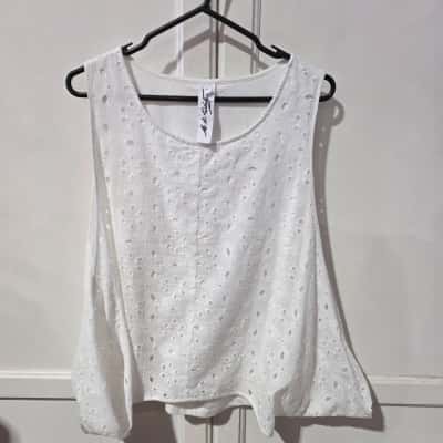 M A. Dainty Womens Sleeveless Top White 