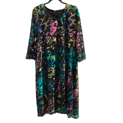 Taking Shape Womens  Size L Photo Finish Line Dress  RRP $189.95