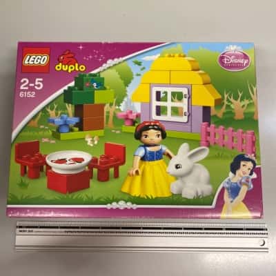 Lego Duplo Snow White’s Cottage Disney Princess 