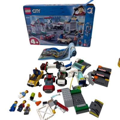 Lego city incomplete includes 3 cars 4 mini figures 