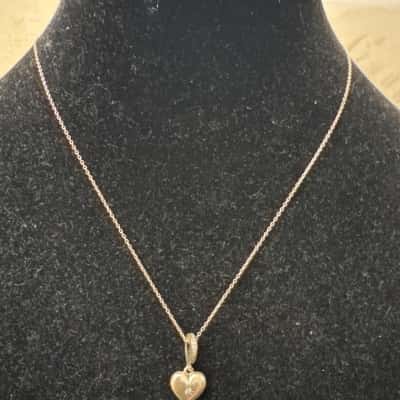 Ladies Pandora Necklace w/ Heart Pendant EUC