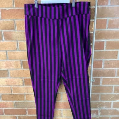  Womens  Unique Vintage Size 16 Black  / Purple / Striped 