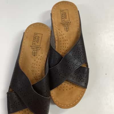  Womens  Size 39 Sandals Black  