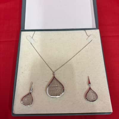  Women's Italy 925 Silver Earrings / Necklace Set featuring a Diamond-Cut Wire Overlay