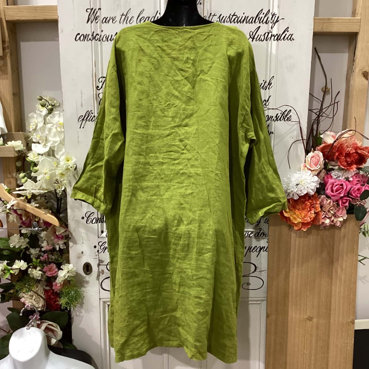 MONTAIGNE BRAND! EXQUISITELY HANDCRAFTED ITALIAN LINEN DRESS! Womens Long Sleeve Green (s) - Used As New | Salvos Stores MONTAIGNE BRAND! EXQUISITELY HANDCRAFTED ITALIAN LINEN DRESS! Womens Long Sleeve Green (s) - Used As New | Salvos Stores