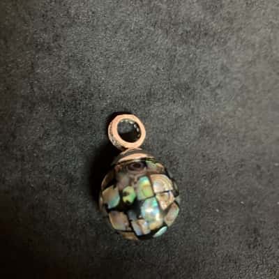 Kagi Abalone Charm Womens 