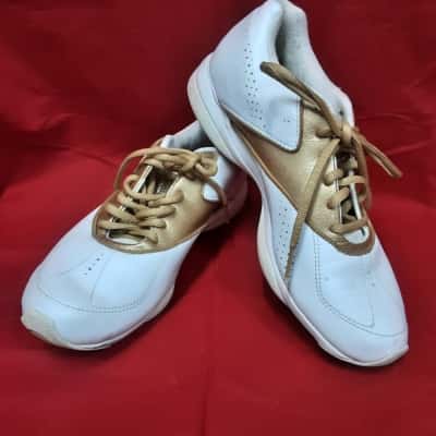 Reebok Size 38 Women's Easy Tone Athletic Extra Cushion Gym Sneakers White&Gold