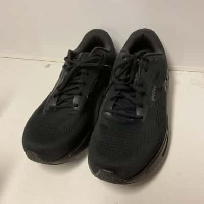 Brooks ghost max 2 Mens  Size 11.5 Sneakers Black  