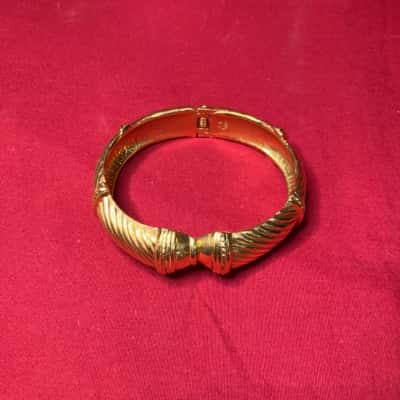  Women's Clamper Bracelet Marked - Gold Tone Diagonal Line Spring Hinge 