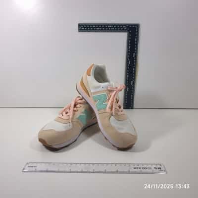 New Balance 574 Womens Size 5US Sneakers Preowned 