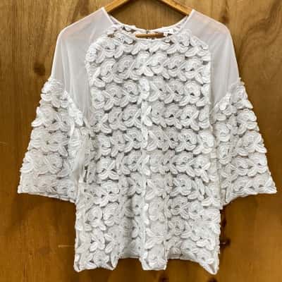 Seed Heritage White Sheer/Textured Flower Detail Top Size 14