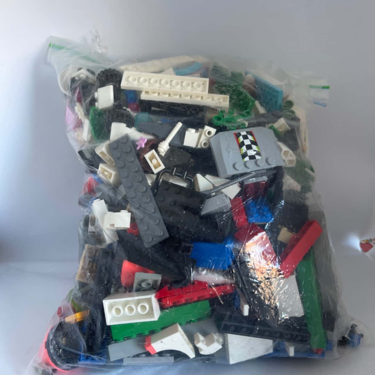 1kg mixed bag of LEGO (b22)