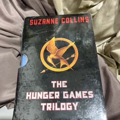 The Hunger Games Trilogy Suzanne Collin’s x3
