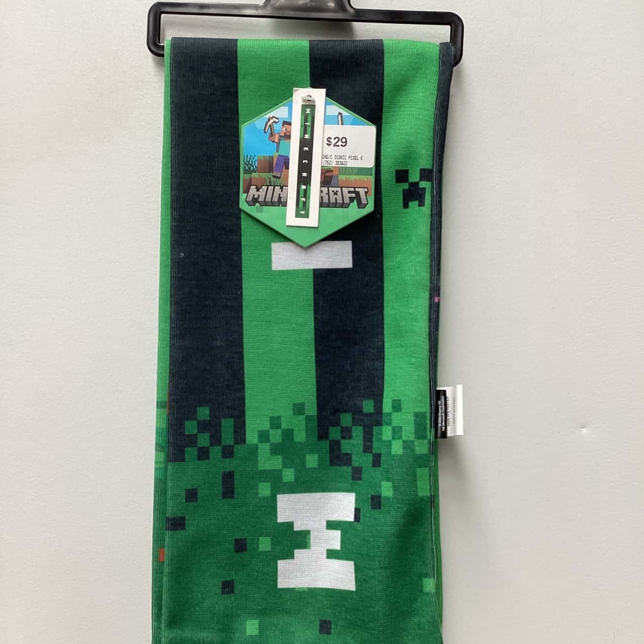 Minecraft Scarf Design NEW - Kids Minecraft scarf green(s) - New With Tags | Salvos Stores