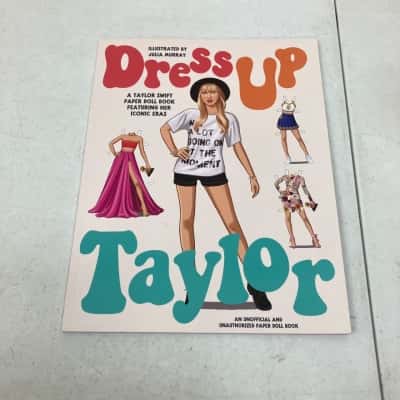 Dress Up Taylor (Paper Doll Book)